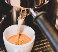 Kaffee ganz pur, Cappuccino, Latte Macchiato & Co. Espresso mit Vanilleeis & Rum